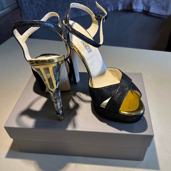 Cleopatra Noir - Pearl Heel